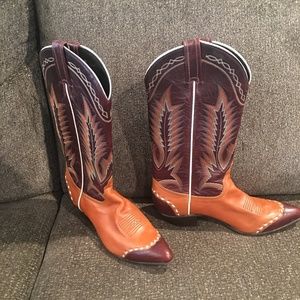 Tony Lama Ladies Cowboy boots. Size 7 1/2M